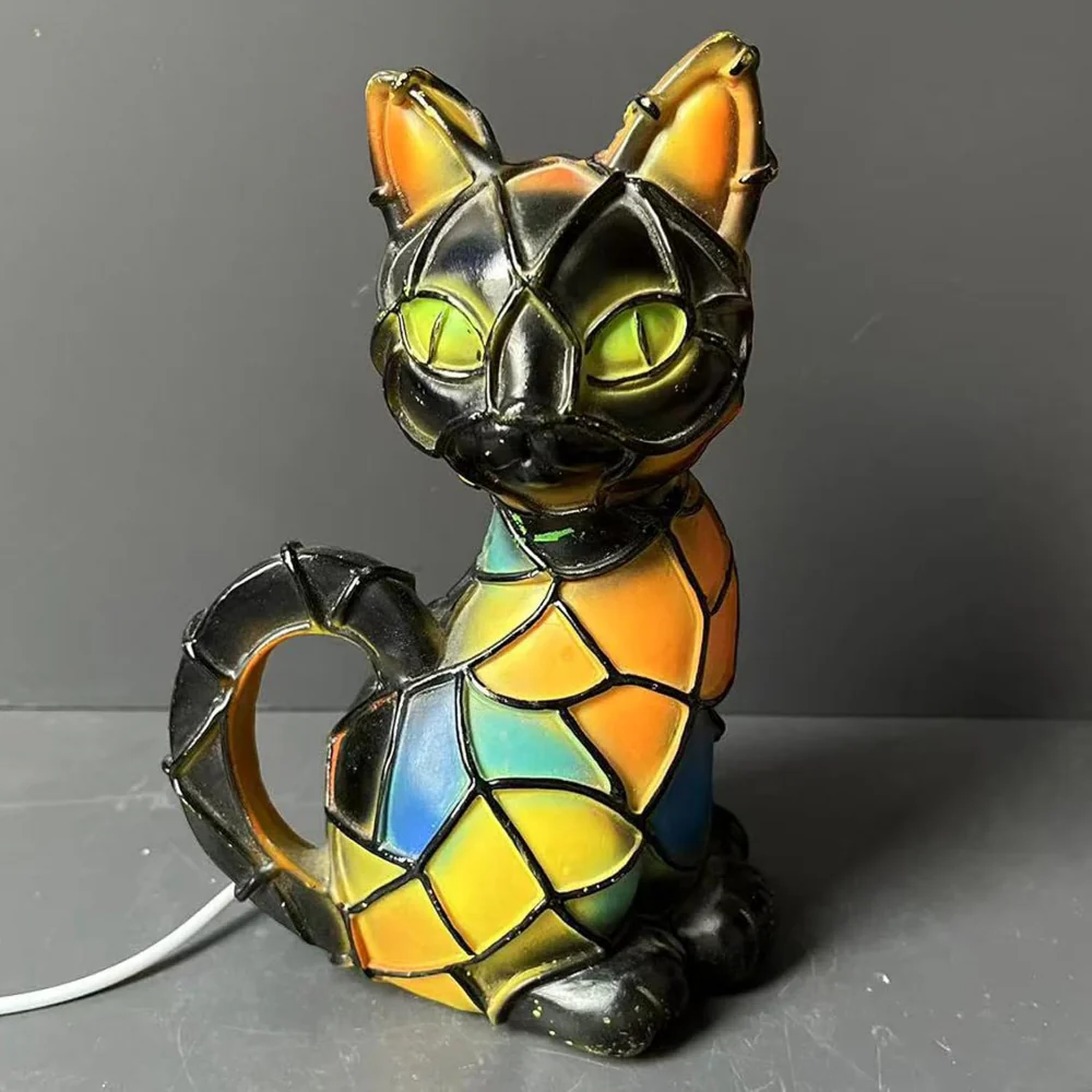 Resin Cat Lamp Tiffany Style Figurine Warm Glow Table Lamp - Image 3